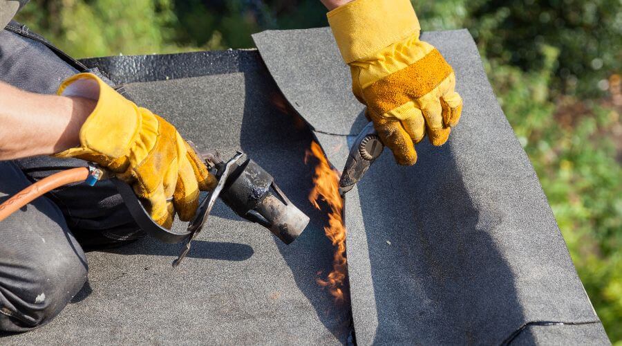 Professional gutter cleaning in Yorkville, TN